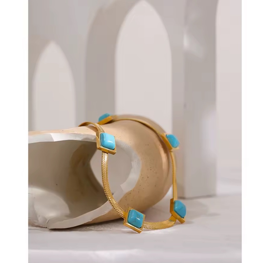 Turquoise Snake Chain Necklace
18K Gold plated Stainless Steel - Picture 3 of 11
